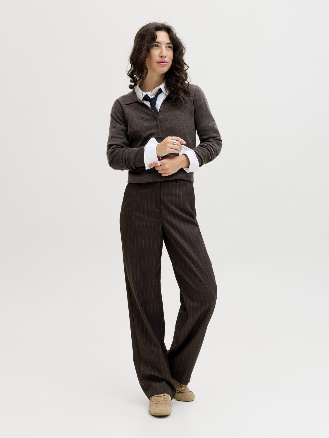 model_shot-front_full